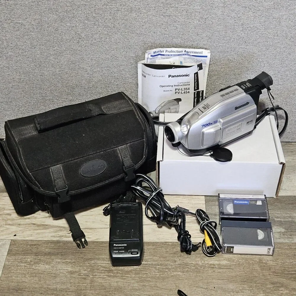 Panasonic Palmcorder Camcorder PV-L354D 700x Zoom W/ Charger TESTED + extras